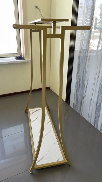 Стойка для одежды