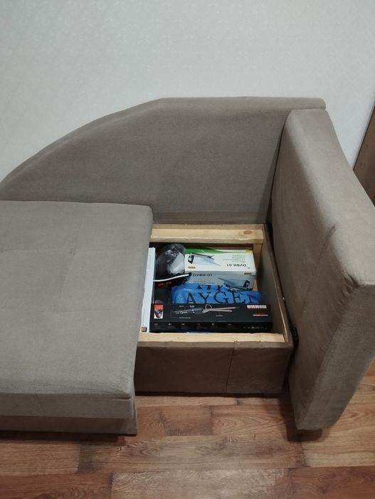 Мини - диван -кровать ,под рост до 180 см