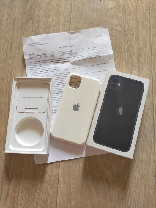 Продам Айфон 11 128