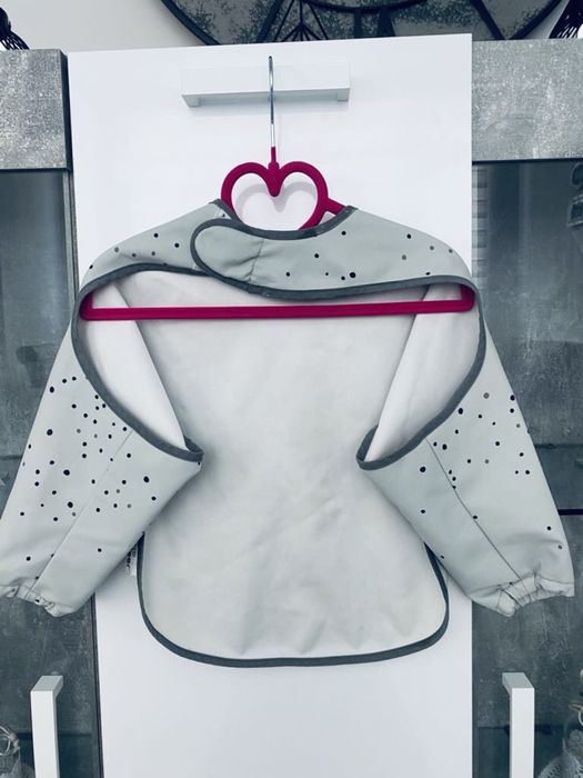 Детска престилка за хранене и игри