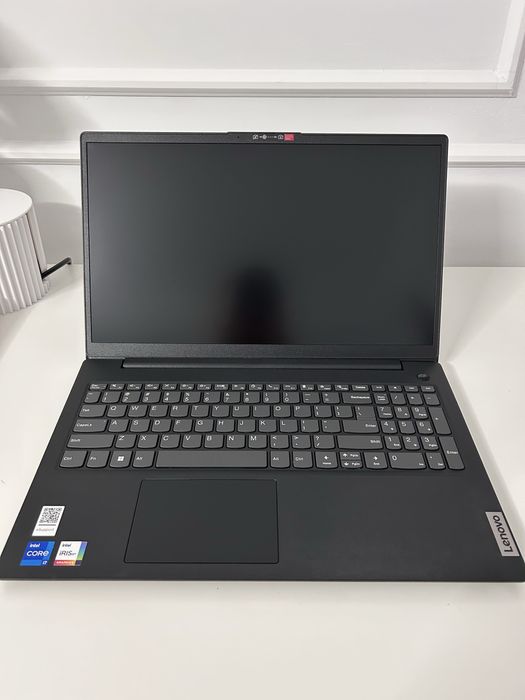 Laptop Lenovo V15 G4 IRU i7