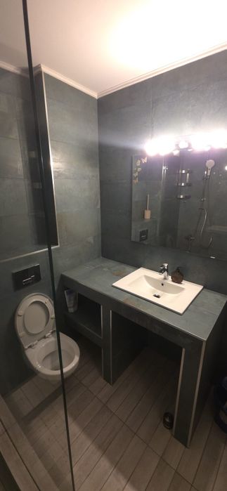 ÎnchirieInchiriez apartament zona BMW
Apartamentul este proaspăt zugrăvit, complet mobilat și