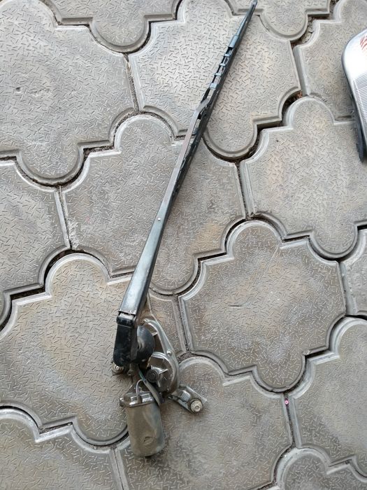 Продам капот  mitsubishi space runner