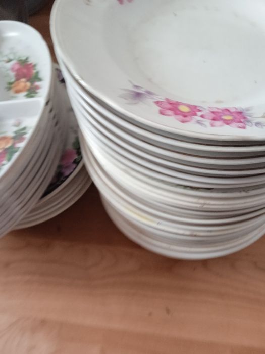 Отдам тарелки дешево