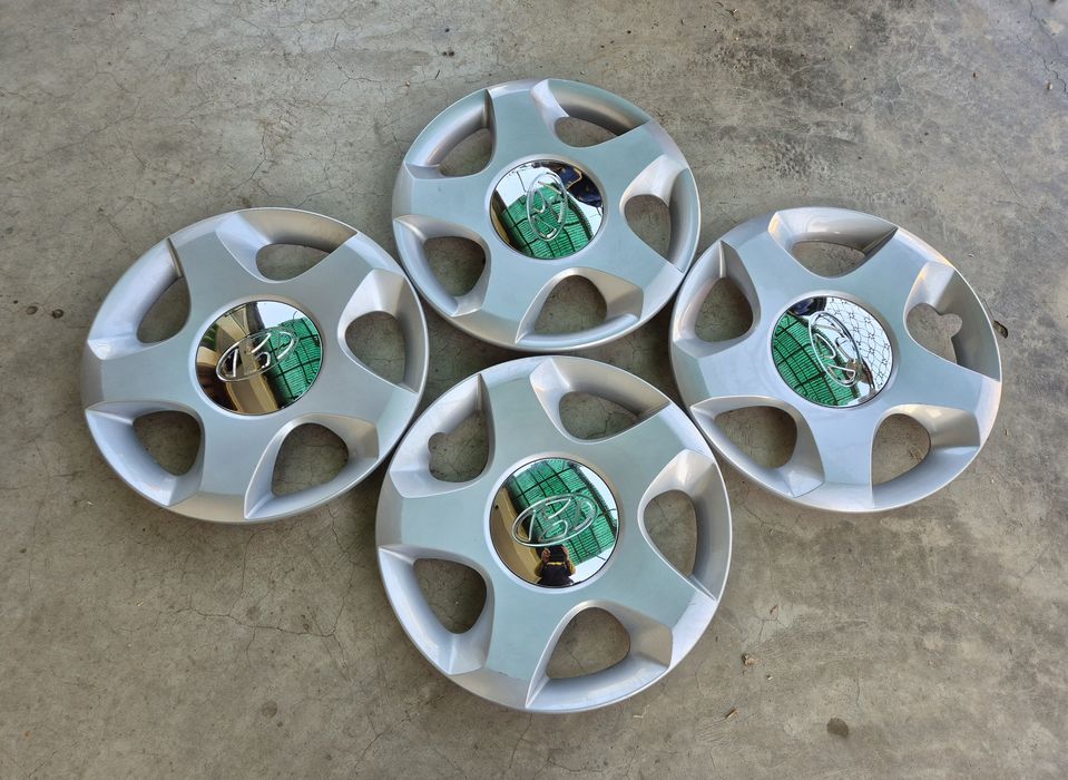 Două seturi de capace originale Hyundai R15 5x114,3 - 52960/3A700