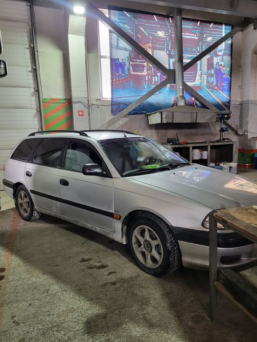 Тойота Авенсис 2001 год