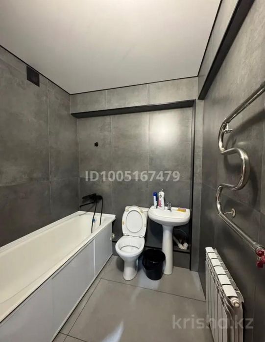 Раковина с унитазом все за 10.000 самовывоз. Район нижней пятилетки