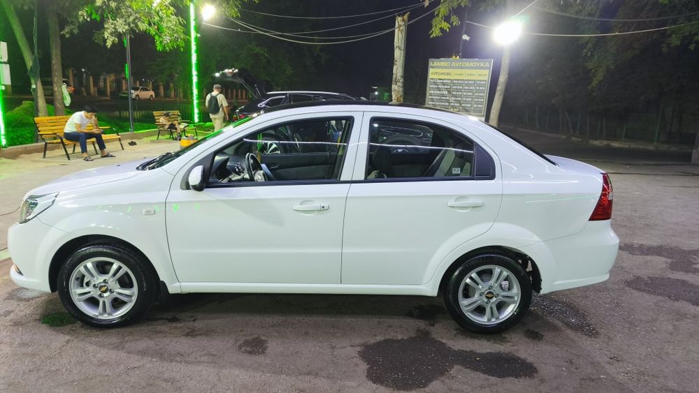 Продам новую нексию 3 автомат