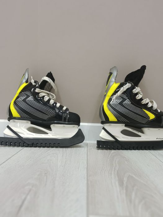 Продам коньки хоккей