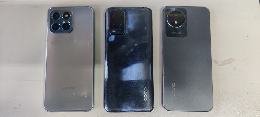 Продам телефоны по 20 тысяч.