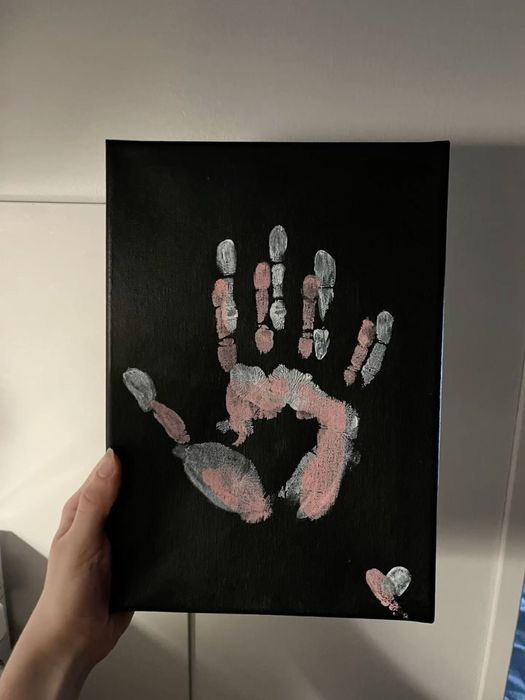 Отпечатки рук на холсте (тт тренд)