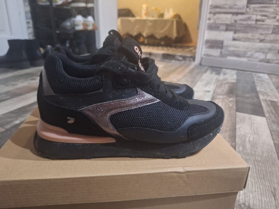 Продавам маратонки