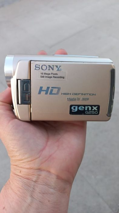 Продам видеокамеру новая