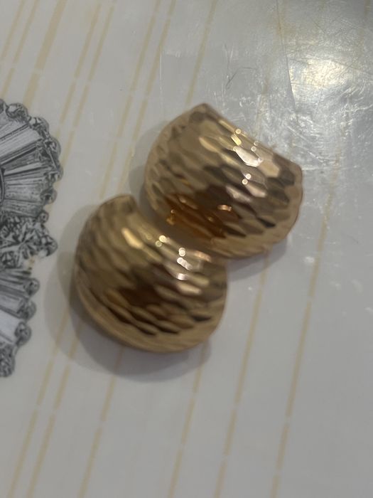 Продам золотые серьгм