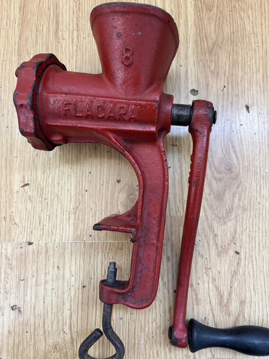 Masina de tocat Flacara din fonta