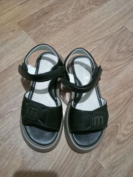 Продам Сандали на девочку