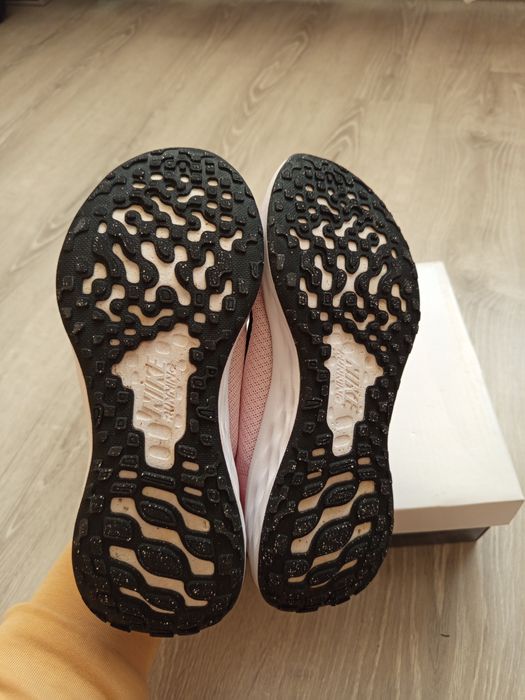 Маратонки Nike номер 33,5