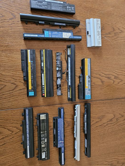 Lot 11 baterii + 3 carcase baterie laptop