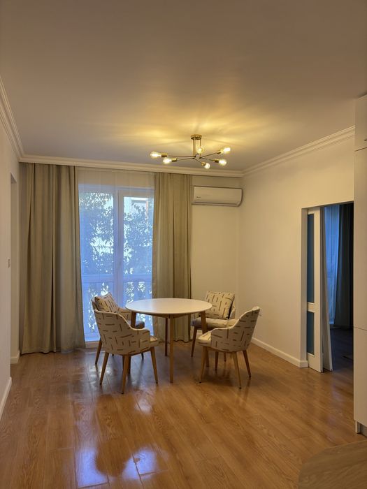 Дава се под наем Тристаен апартамент в Бургас, Център - 85 кв.м за 765 € - Снимка #1