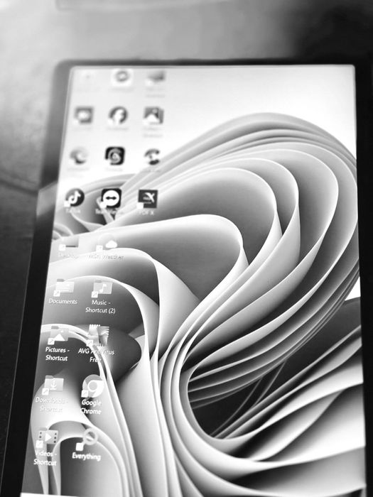 Microsoft Surface pro 9 desigilata, windows 11 preinstalat