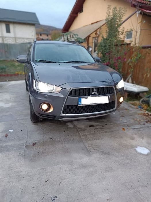 MITSUBISHI Outlander 2011 — imagine 2