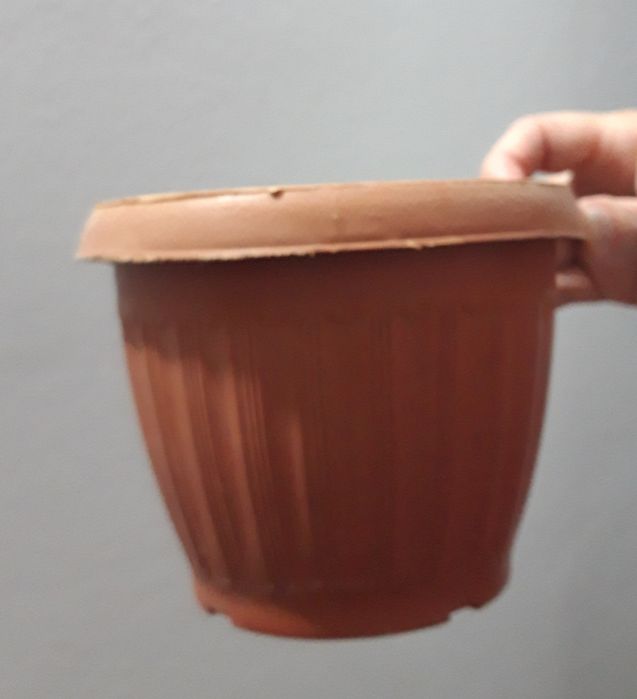 продам горшки для цветов
