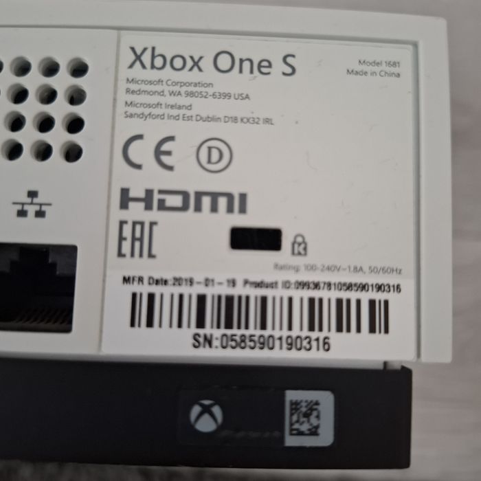 Xbox one S 1Tb + 2 manete