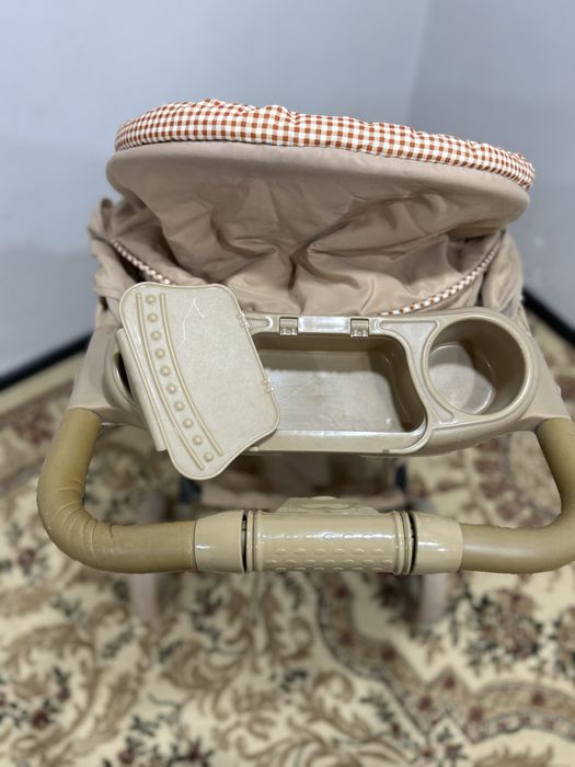 Продаётся коляска. Состояние хорошее. В комплекте есть  чехлы.