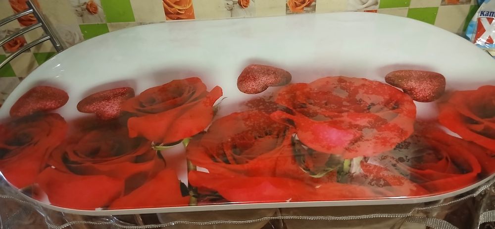 Кухонный  стеклянный стол.