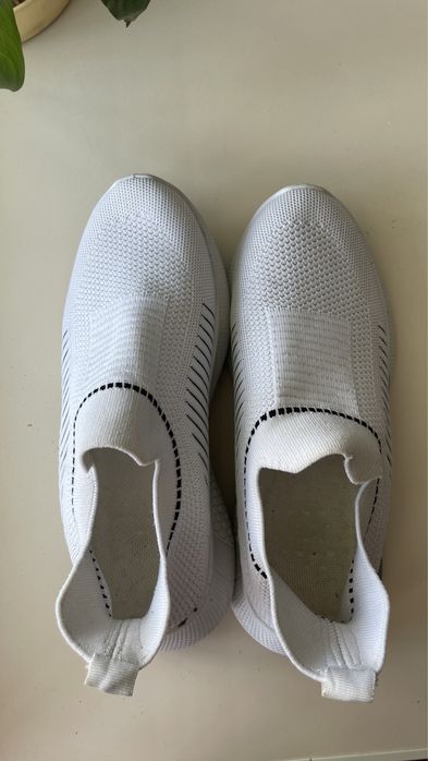 Продам мужские кроссовки