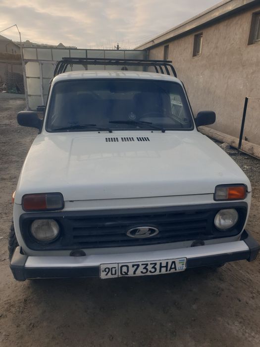 Урганчда НИВА ( Lada 4x4)автомашинаси сотилади.