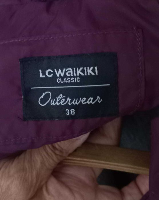 Продам ветровку.