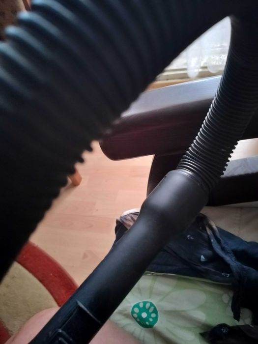 Vând aspirator vertical