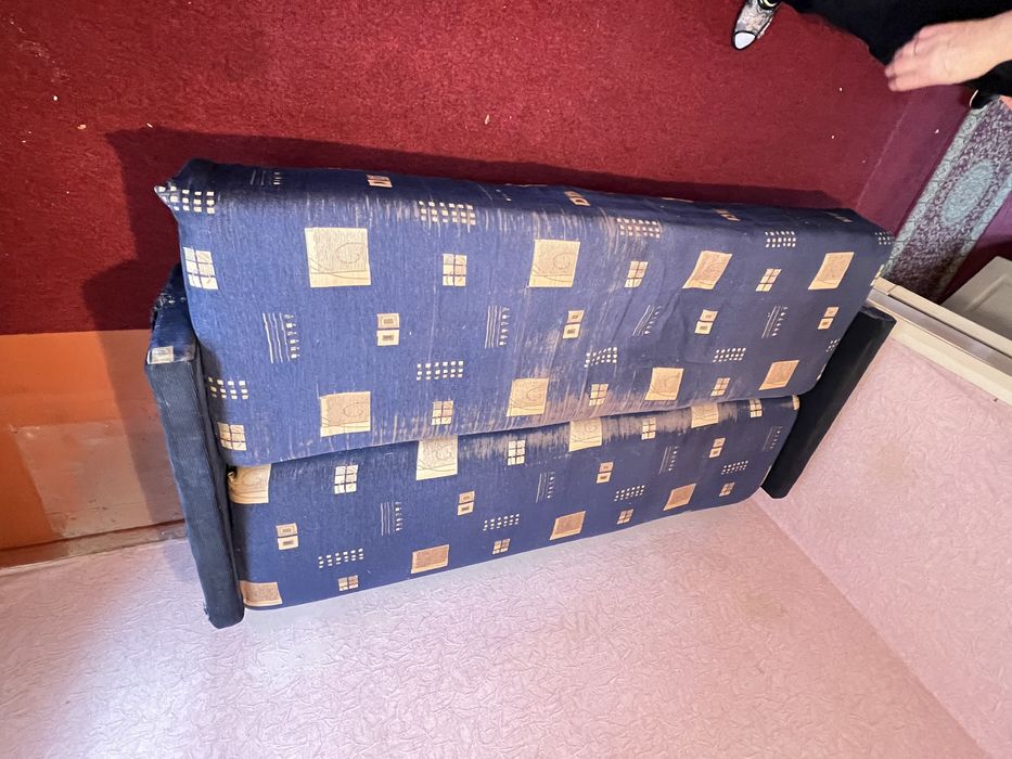 Диван книжка б/у нормальный.