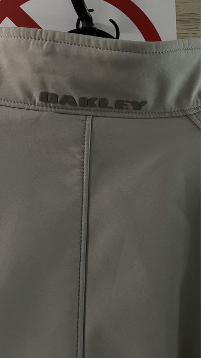 Oakley ветровка