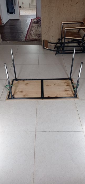 Складной стол и табурет продается