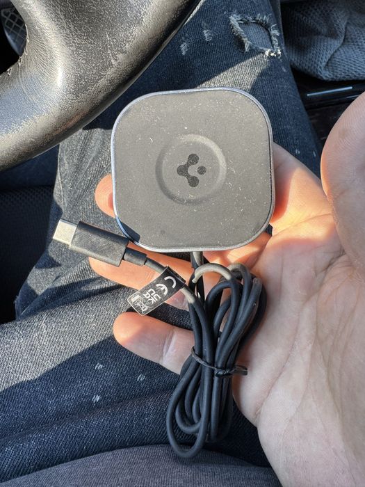 Spigen magsafe зарядно