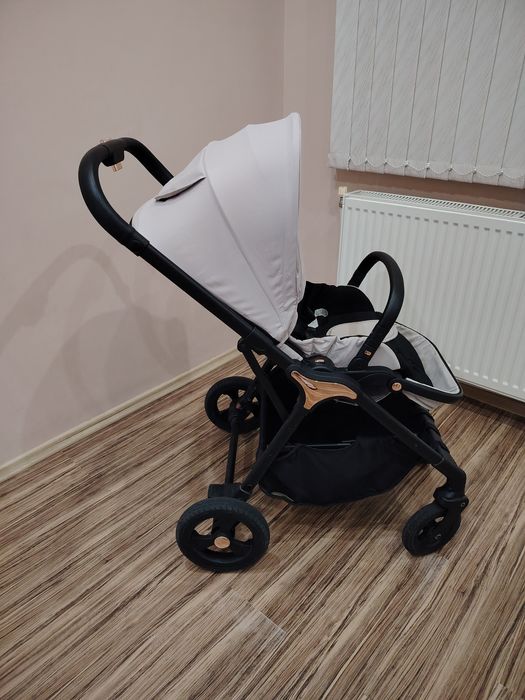 Бебешка количка Chipolino Infinity.