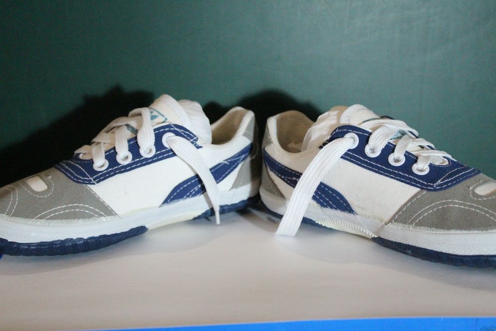 Спортивные кроссовки