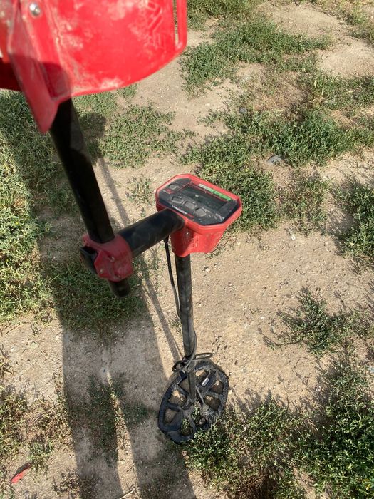 Металлоискатель почти новый