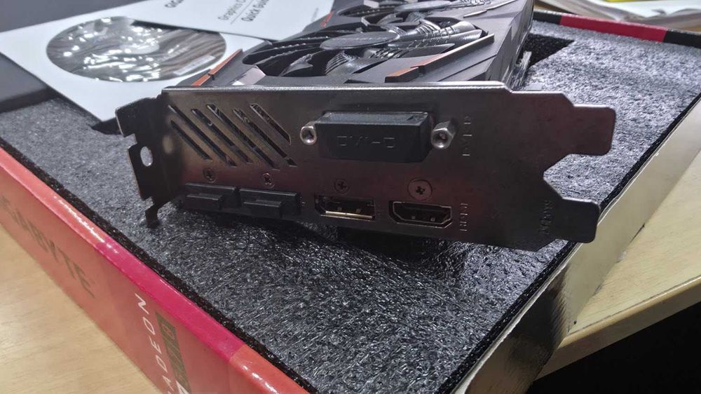Продавам Gigabyte Radeon RX 570 Gaming 4GB GDDR5 (GB RX570GAMING-4GD)