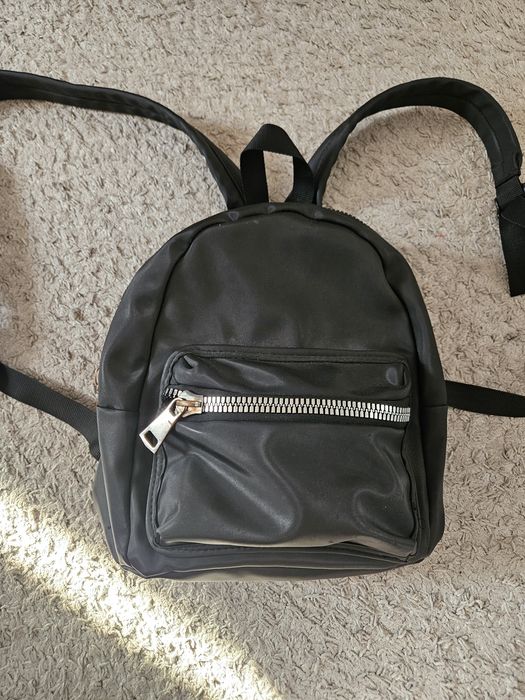 Малка компактна раница