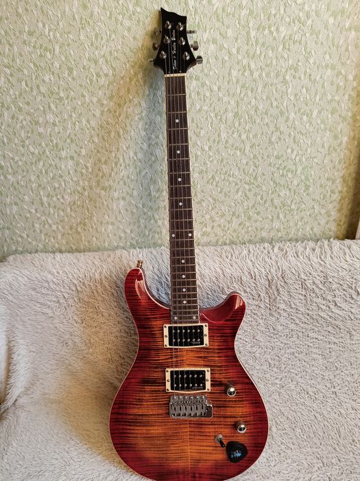 Продам электрогитару.