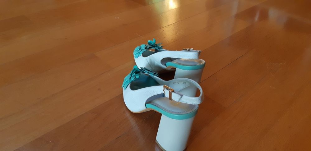 Sandale 36 /37 piele gri noi Epica