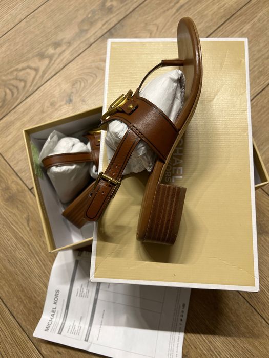 Сандалии Майкл Корс