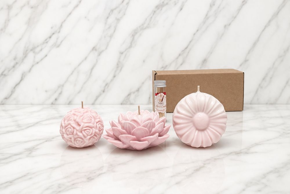 Ръчно изработен комплект свещи „Цветна прегръдка“ 
Ръчно изработени ароматни свещи