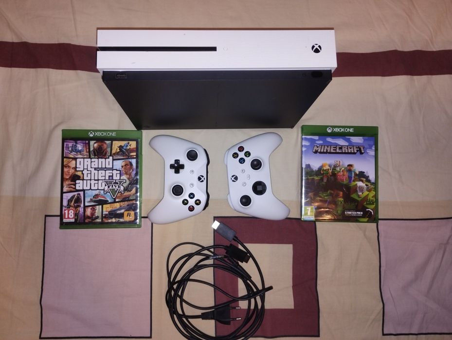 Xbox One S  cu 2 controllere