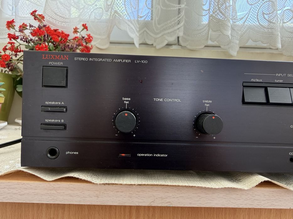 Luxman LV-100 Стерео усилвател