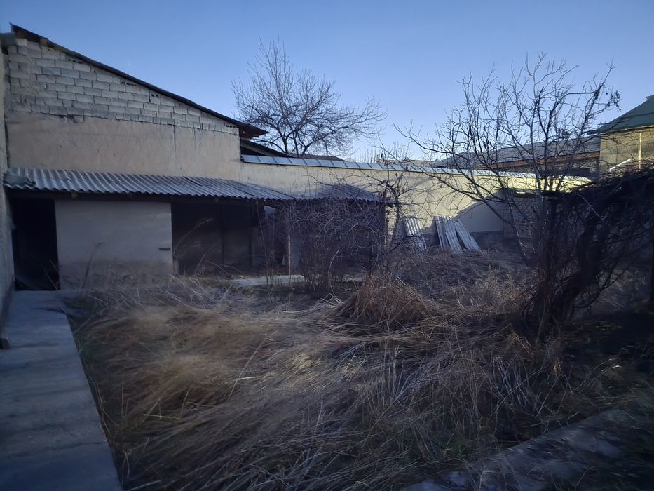 Samarqand tumani yer eski binosi bilan