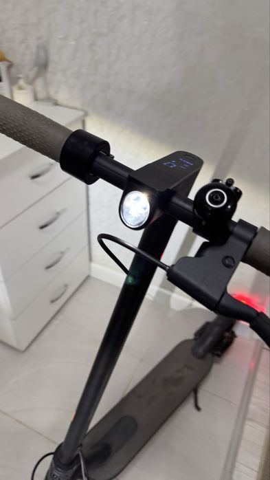 Продаю электросамокат Xiaomi